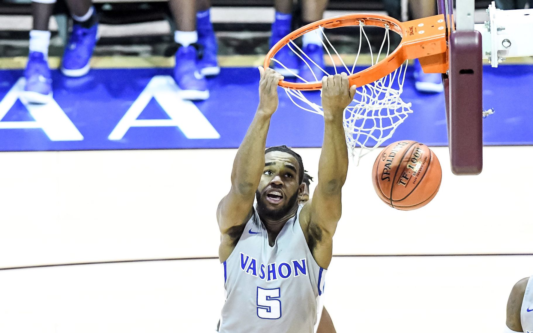 Vashon 70, Charleston 47
